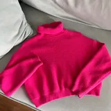 Джинсовка Zara, сумка Zara, розовая кофта Zara, спортивная сумка, кожаные сапожки, черное платье, голубая кофта Zara, боди, босоножки 3