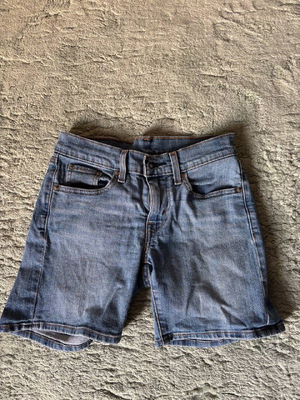 джинсы и шорты разные размеры маленькие 4