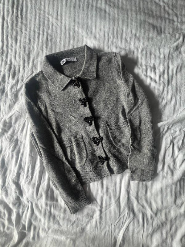 Тайтсы Nike, свитер Napapijri, кардиган Zara, свитер Arket, рубашки Ralph Lauren, свитер Zara, футболка Adidas, брюки H&M, пуховик Ellesse, майки HUGO 8