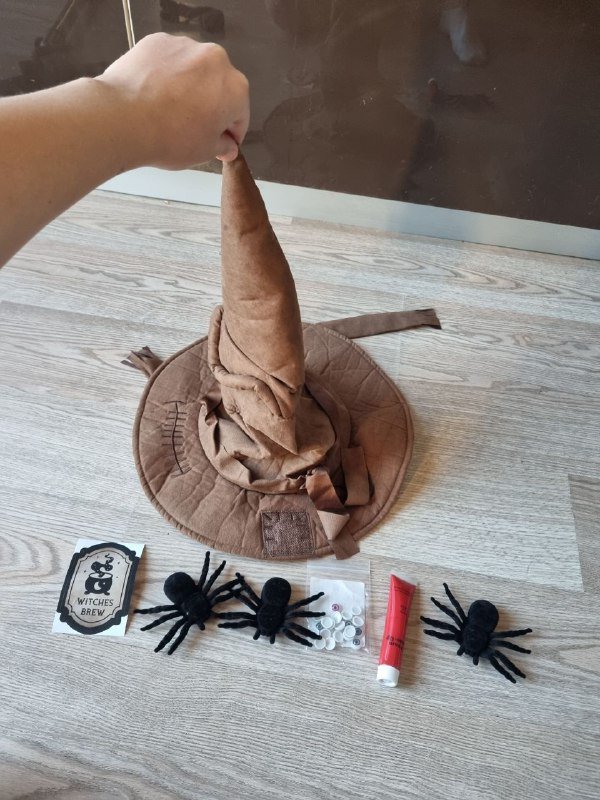 Вещи с Хэллоуина: бутыль, гирлянды, мелкие вещи