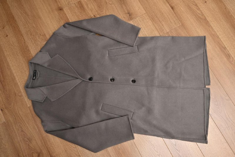 Женские джинсы Levi’s, юбка Zara, пиджак NAKD, мужские джинсы Levi’s, мужское пальто Zara 9