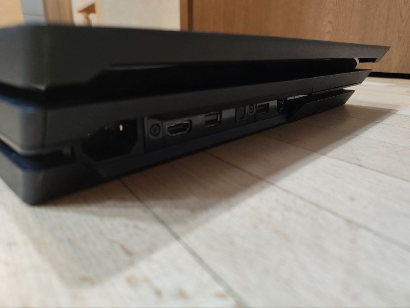 PS4 Pro, два джойстика 4