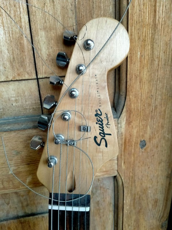Китайский Stratocaster Squier Bullet с комплектующими 3