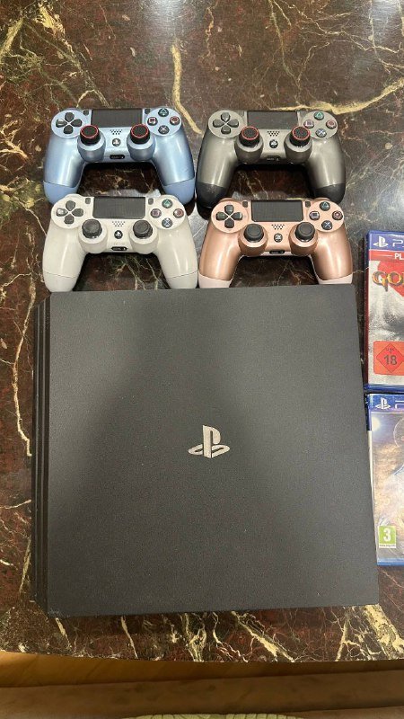 PS4 Pro с играми и контроллерами в комплекте 3
