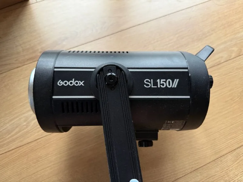 Godox SL150, стойка 1