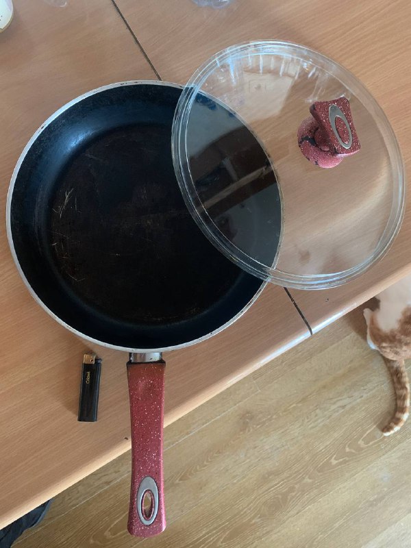 Б/у сковородки с крышками 2