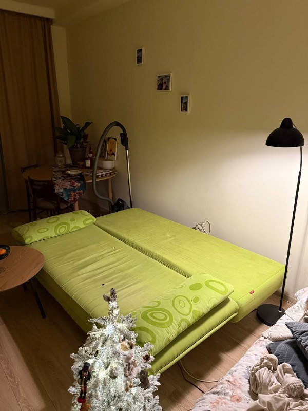 Диван раскладной среднего размера 3