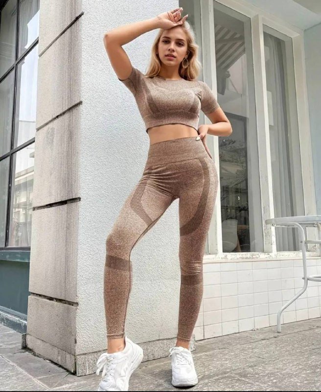 Два женских костюма размер М 2