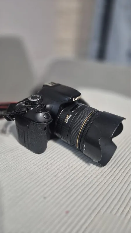 Canon EOS 600D с объективом Sigma 30mm f/1.4 1