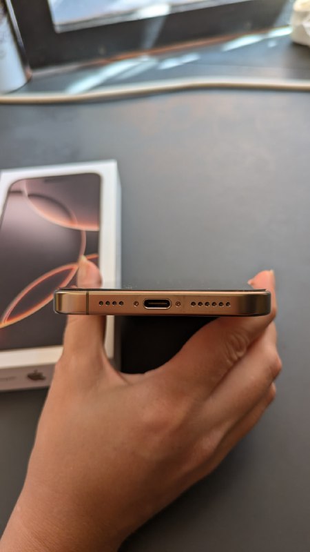 iPhone 16 pro max 256 Desert Titanium 3