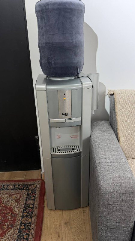 Кулер с горячей и холодной водой, 4 бутылки