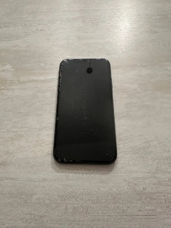 iPhone 11 64GB Black 1