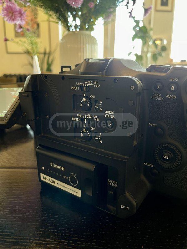 Canon C70 камера с аккумуляторами 6