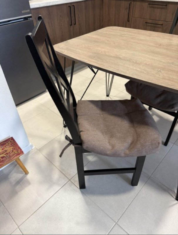 Кухонная машина, стол с 4 стульями, комод, телевизор 6