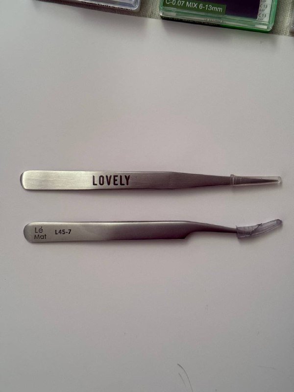 Ресницы, пинцеты, платье, стол, лоферы, проектор, куртки для собаки, дрон