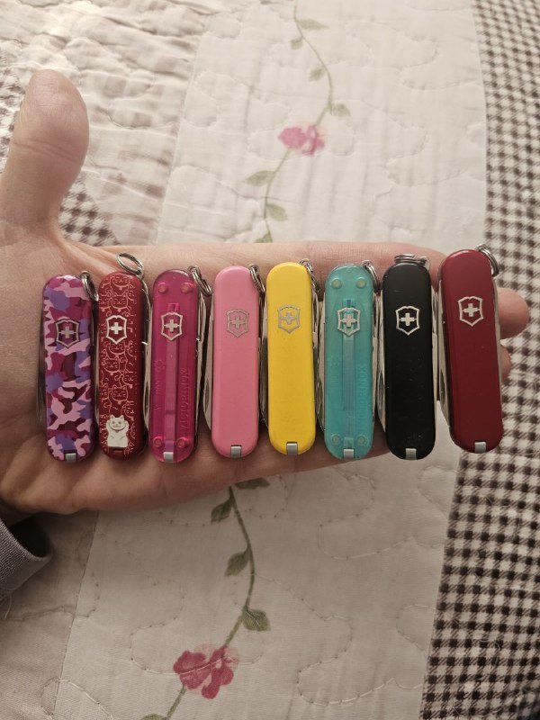 Ножи Victorinox разноцветные в отличном состоянии