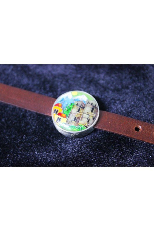 Натуральные кожаные браслеты с серебряными кулонами