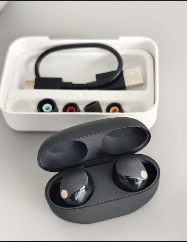 MacBook Pro 16, Asus Vivobook, Focal Bathys, Sony WF-1000M5, Poco F3 4