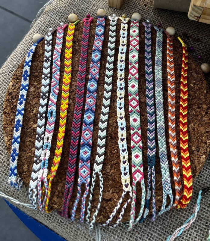 Фенечки из ниток мулине с узорами