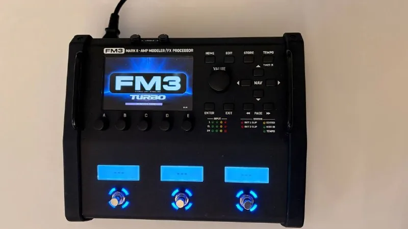 Гитарный процессор Fractal Audio FM3 с педалью EV-2 1