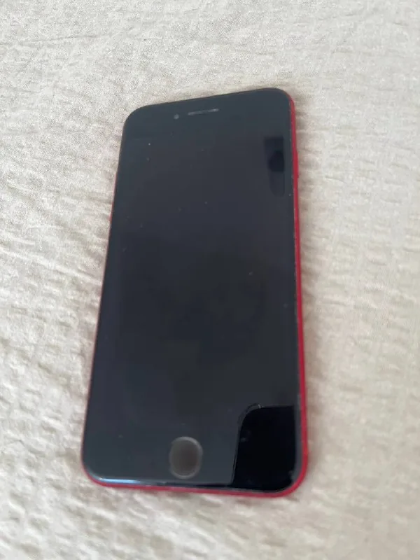 iPhone SE 2020 red 1