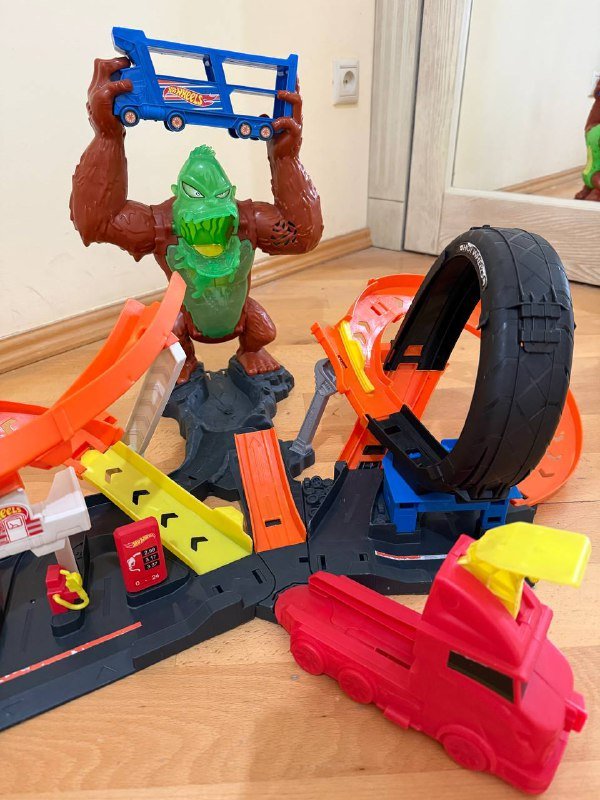 Трассы Hot Wheels, машины, монстр-траки 3