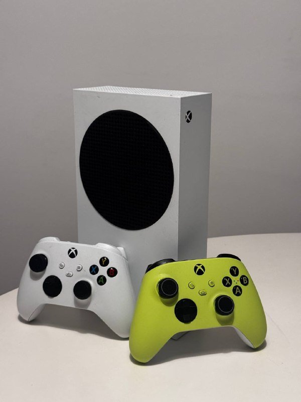Xbox Series S, 2 оригинальных геймпада, HDMI-кабель