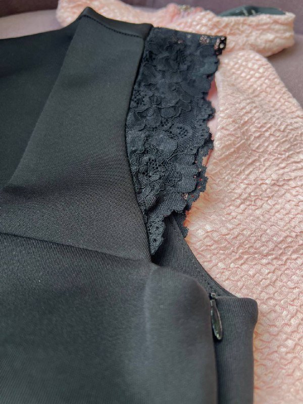 черное бандажное платье с кружевом, грязно розовое платье с принтом 5