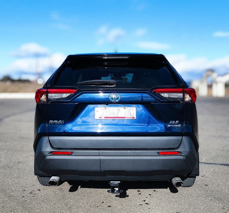 Toyota RAV4 XLE Hybrid 3