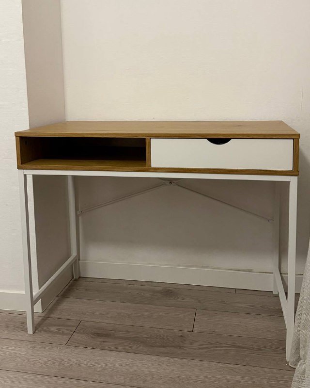 Стол с ящиком и полкой