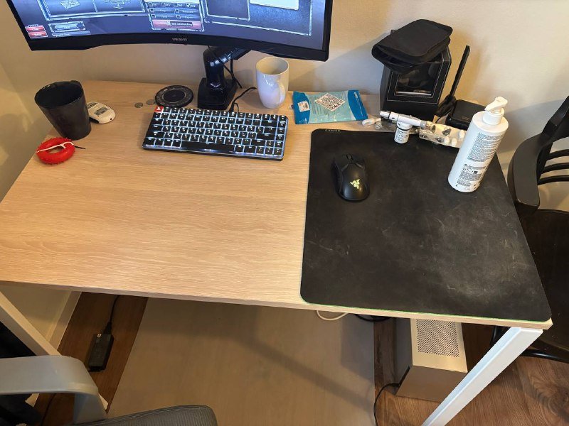 Монитор Samsung g7 27 дюймов, стол компьютерный, стул компьютерный 2