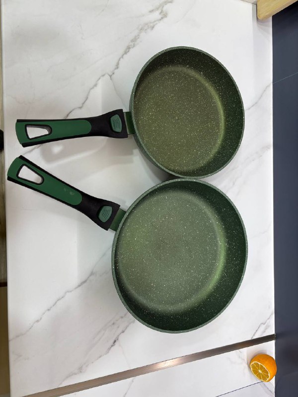 Две сковородки