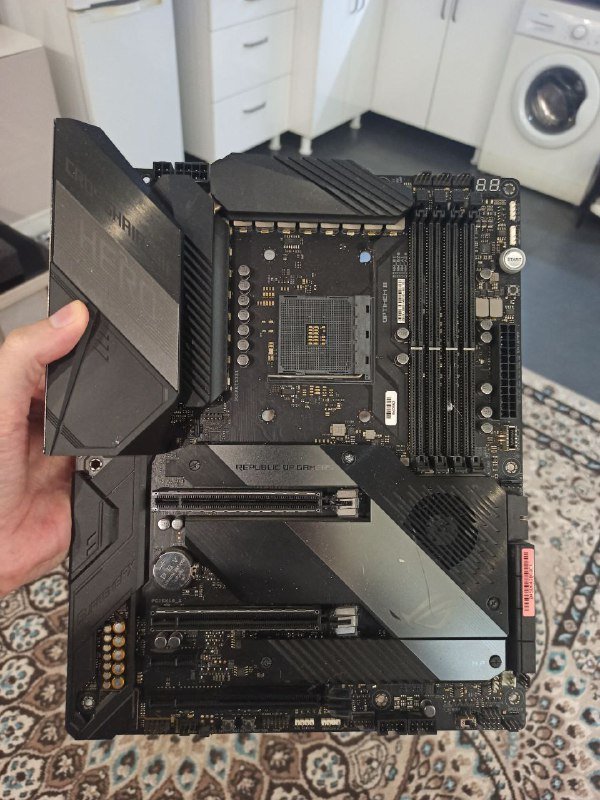Сломанный ноутбук HP 635, видеокарта Radeon Vega RX 64, материнская плата Asus ROG Crosshair VIII Hero 9