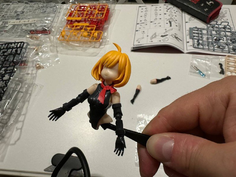 Анимешный гараж-кит трансформер миниатюра девушки с меха-сьютом