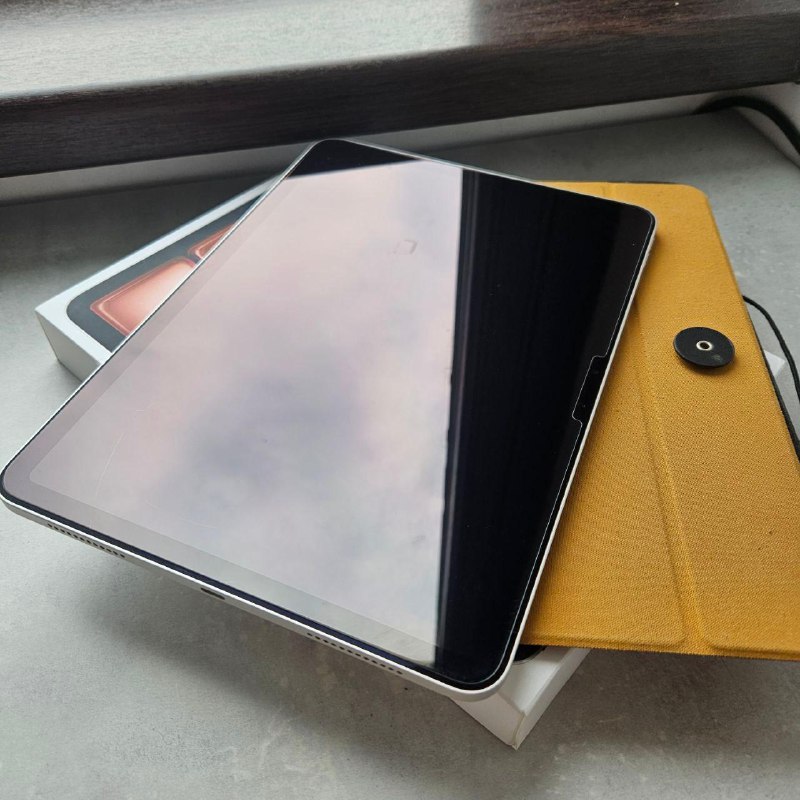 Планшет Apple iPad Air 11 2024 M2 256GB Wi-Fi, чехол Native Union