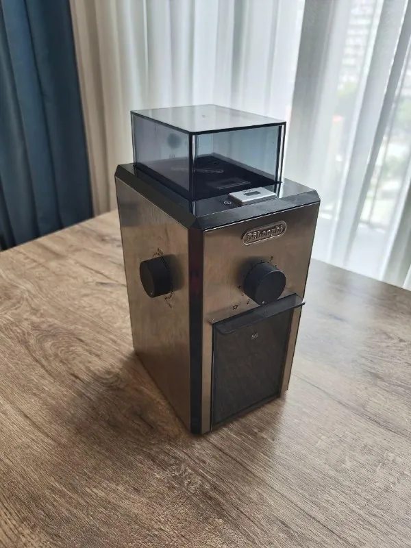 Кофемолка DeLonghi KG79 1