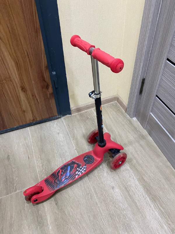 Самокат с трещиной на основании 2
