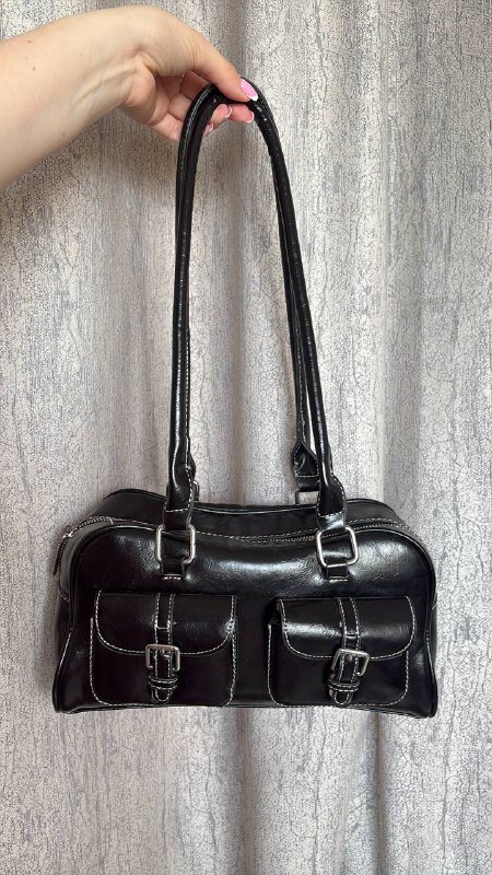 черная сумочка с маленькими карманами