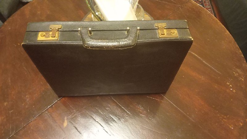 Кожаный дипломат