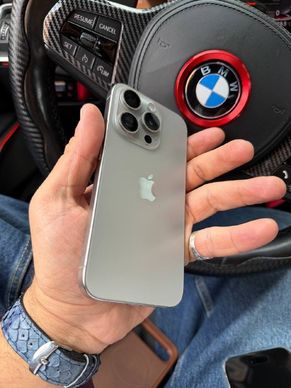 iPhone 15 pro titan