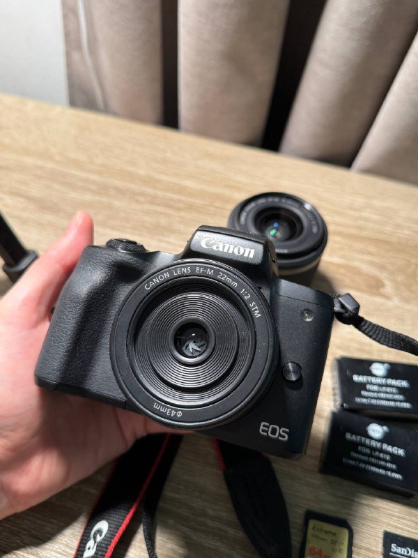 Canon EOS M50 Mark I, объективы, карты памяти, аккумуляторы 3