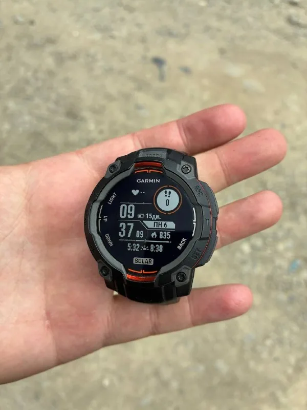 Garmin Instinct 3 Solar, ремешок 1