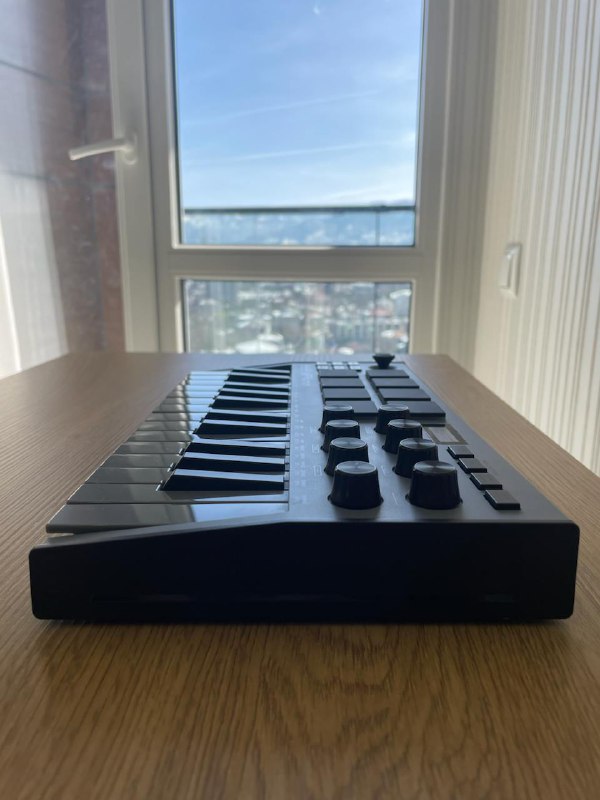 AKAI Professional MPK Mini MK3 - 25 Key MIDI Keyboard 4