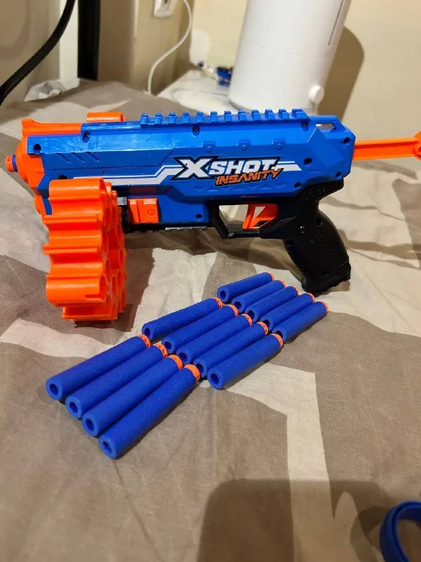 Игрушечные пистолеты 1
