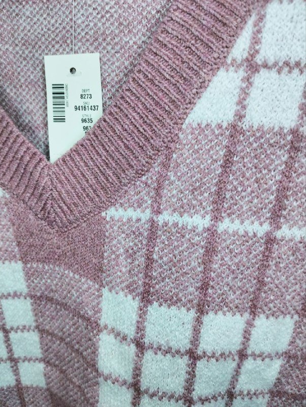 Розовый клетчатый женский свитер 8