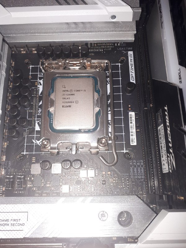 Материнская плата ASUS, процессор Intel Core i5-12600K, SSD 512GB, RAM 32GB, Windows 10 Pro