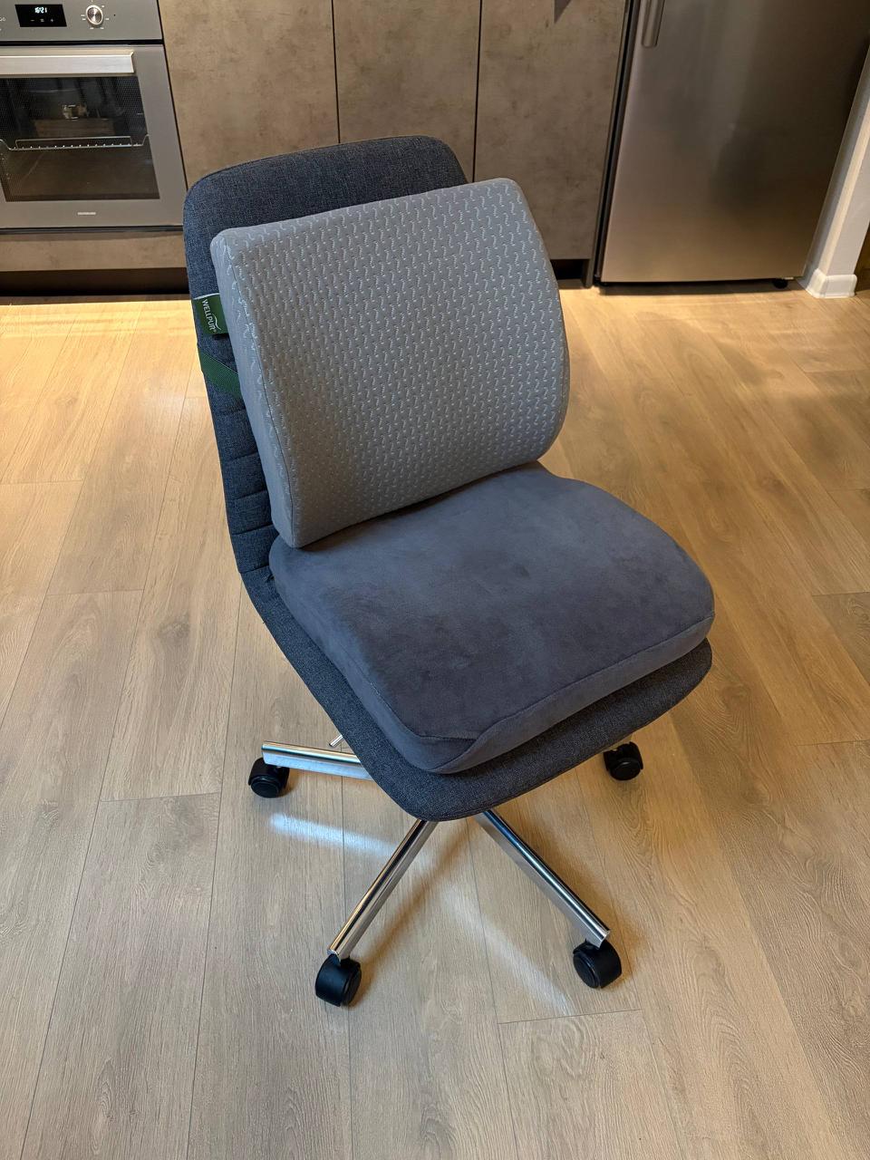 Офисный компьютерный стул Jysk с подушками 7