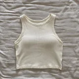 Рубашка Uniqlo, льняное платье-халат, топ Uniqlo, худи Ellesse, свитшот Puma, спортивные штаны 3