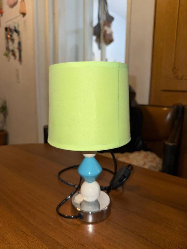 Винтажная швейная машина, плойка, фотоаппарат, органайзер, горшок, музыкальная система, ночник, подставки 7