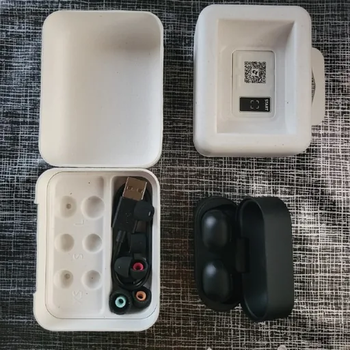 Apple AirTag 2, навушники Sony, Apple Watch, миша Apple Magic Mouse, дрон Snaptain